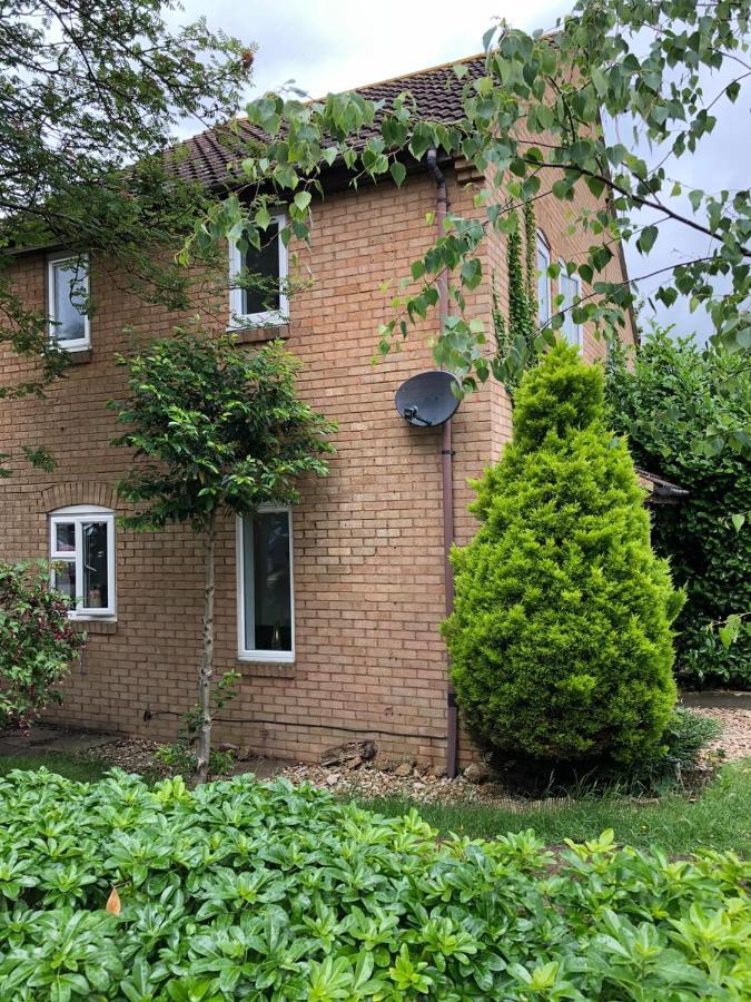 Rowan Tree Villa Aylesbury  Dış mekan fotoğraf