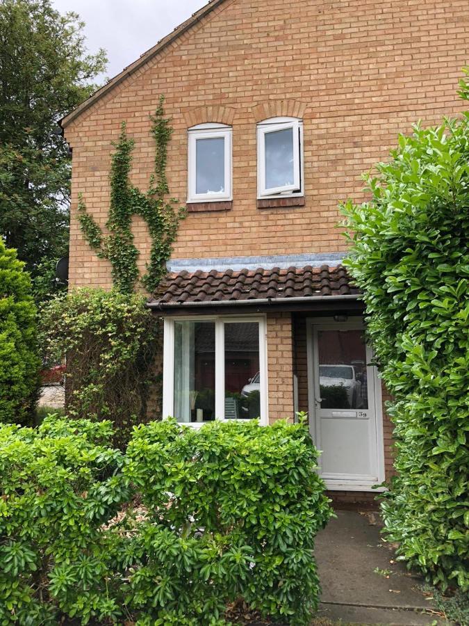 Rowan Tree Villa Aylesbury  Dış mekan fotoğraf